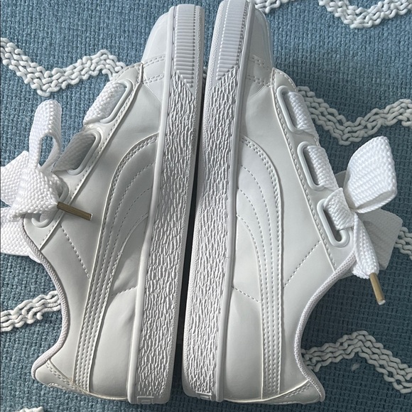 Women’s sneakers are from the Puma by Rihanna Collection size 6 - Picture 2 of 3